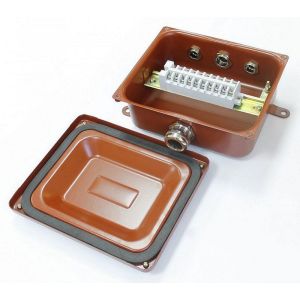 КМ 65-10 латунный ввод (zeta30342) Коробка монтажная